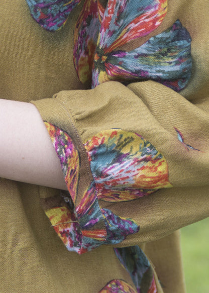 Effortlessly Elegant Top with a Timeless Design