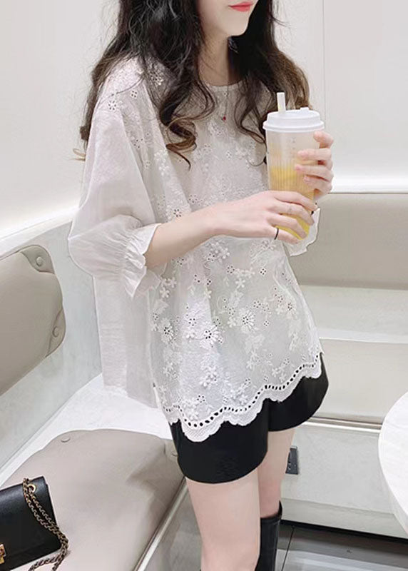 Classic Vintage Blouse with a Flattering Fit