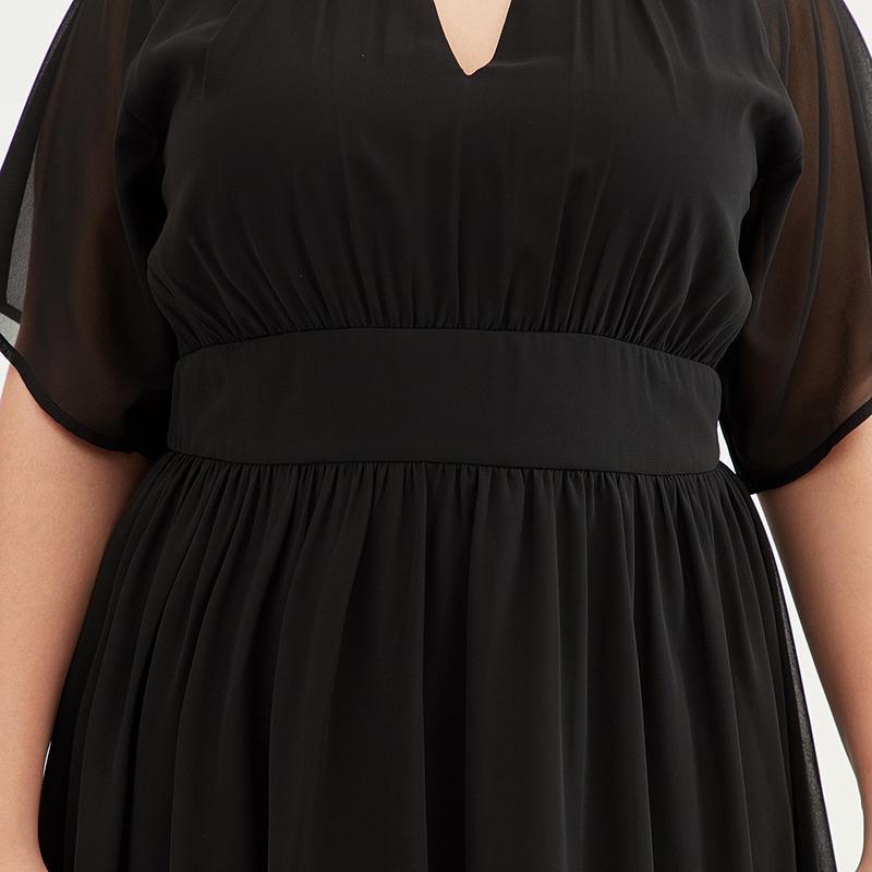 Sophisticated Dress with a Clean Classic Look