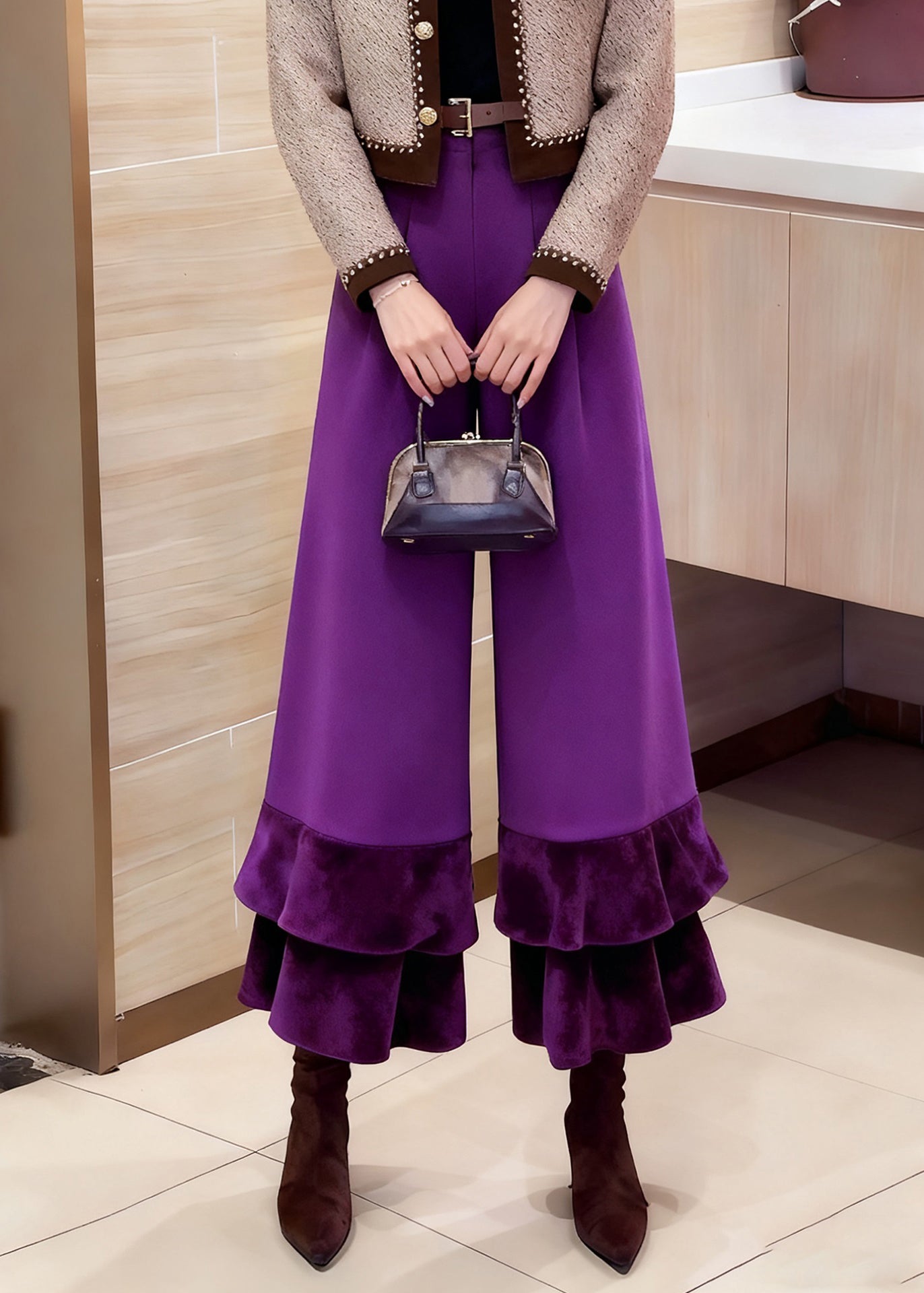Effortlessly Elegant Pants with a Timeless Design