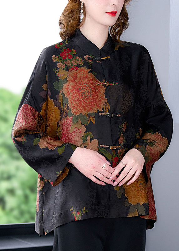 Gracefully Styled Coat for Any Occasion