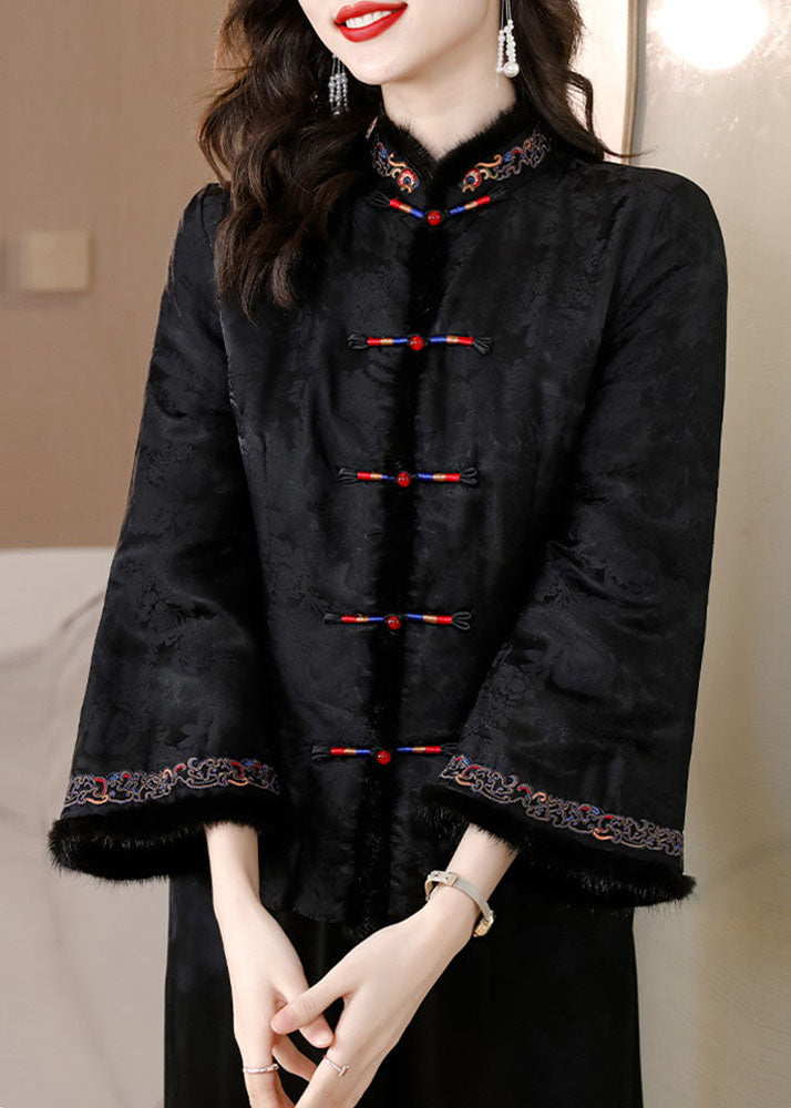 Elegantly Styled Coat for Everyday Wear