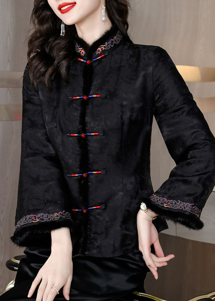 Elegantly Styled Coat for Everyday Wear