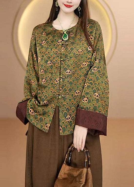 Beautifully Finished Coat in a Timeless Design