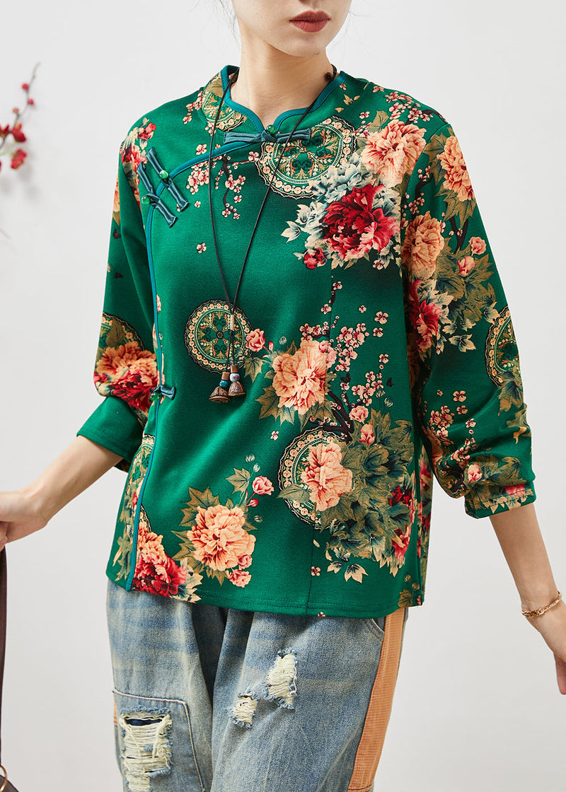 Well Tailored Top with a Graceful Silhouette