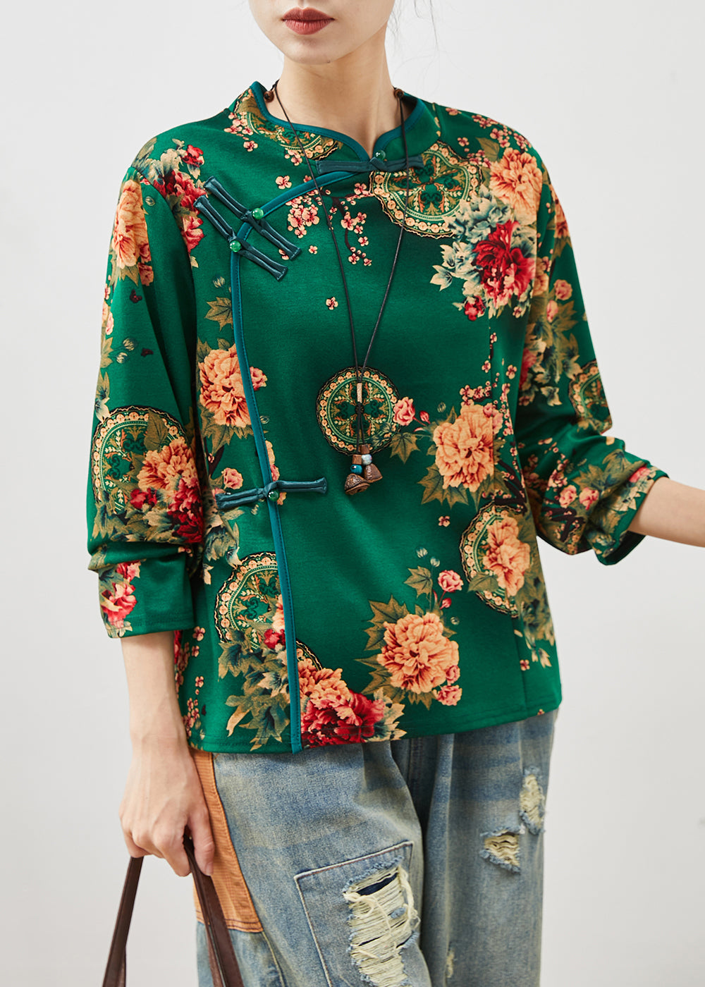 Well Tailored Top with a Graceful Silhouette