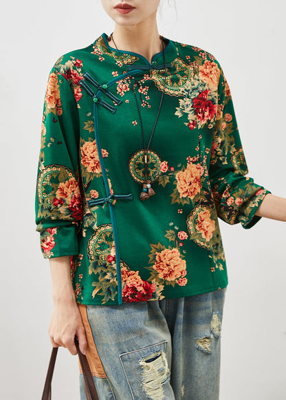 Well Tailored Top with a Graceful Silhouette