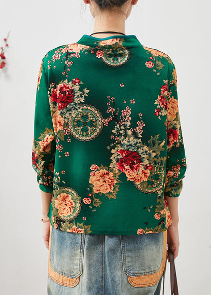 Well Tailored Top with a Graceful Silhouette
