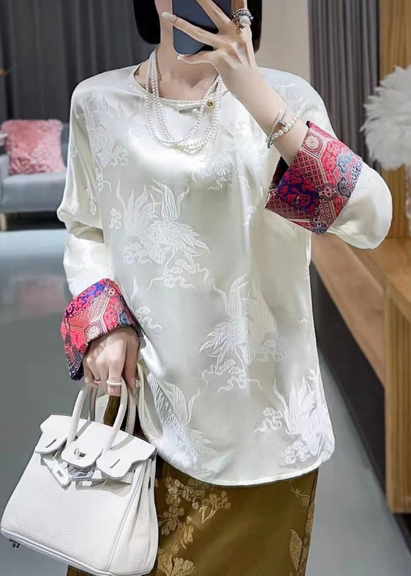Well Tailored Blouse with a Graceful Silhouette