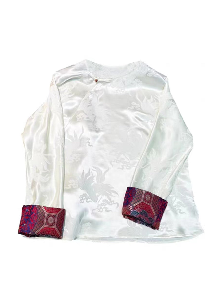 Well Tailored Blouse with a Graceful Silhouette
