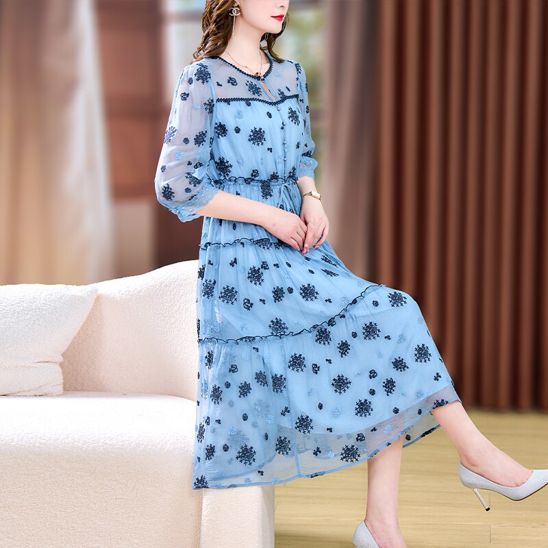 Beautifully Finished Dress in a Timeless Design