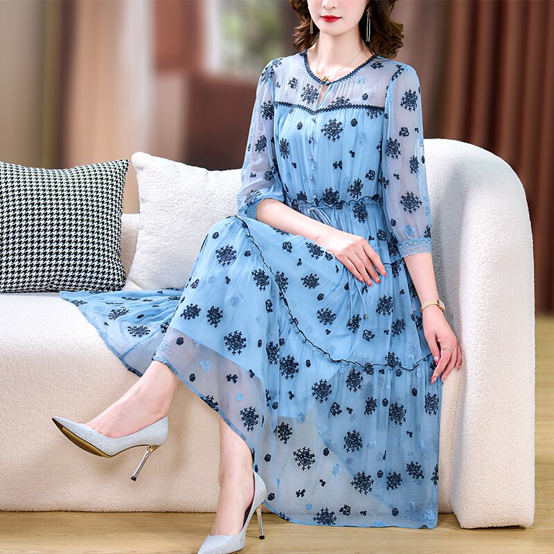 Beautifully Finished Dress in a Timeless Design