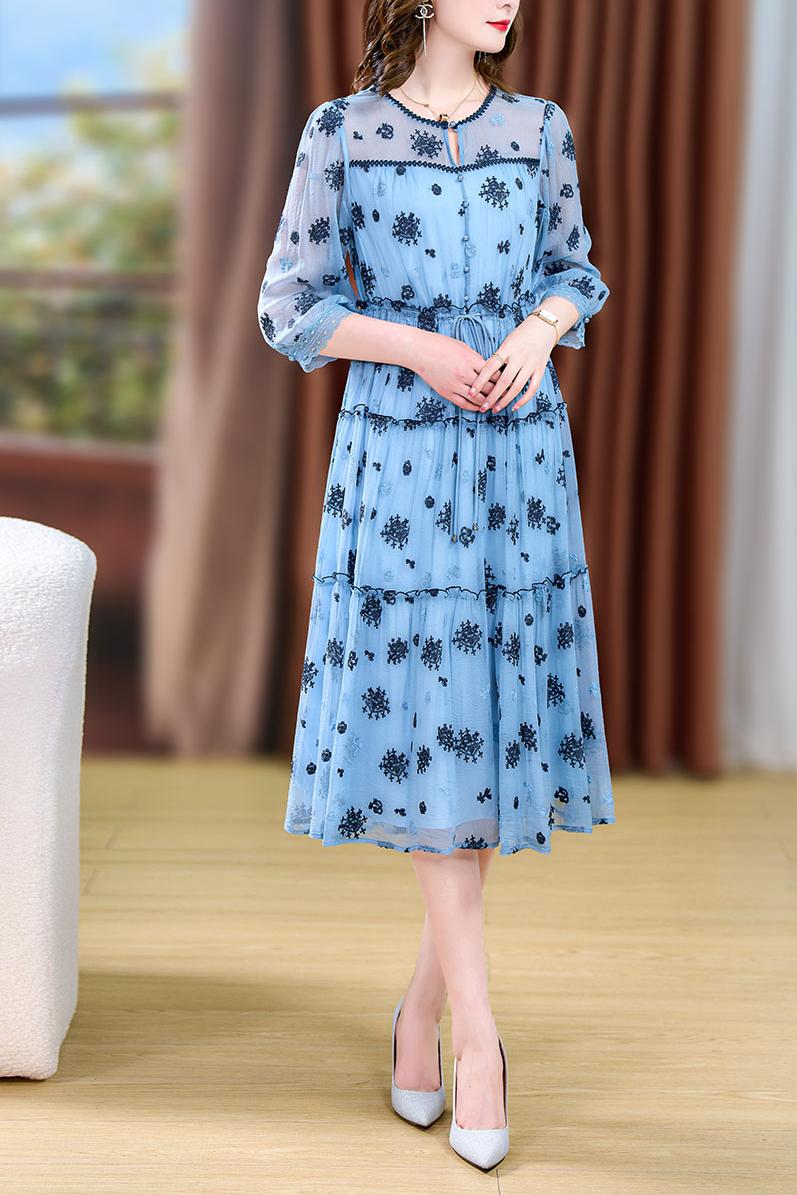 Beautifully Finished Dress in a Timeless Design