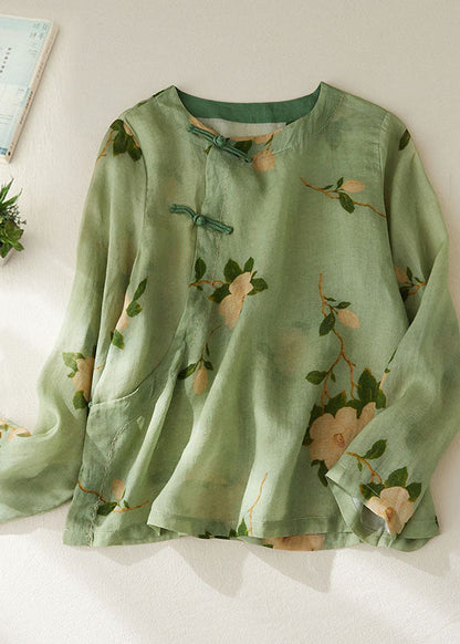 Well Tailored Top with a Graceful Silhouette