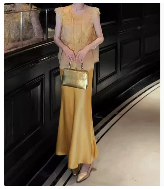 Well Tailored Garment with a Graceful Silhouette