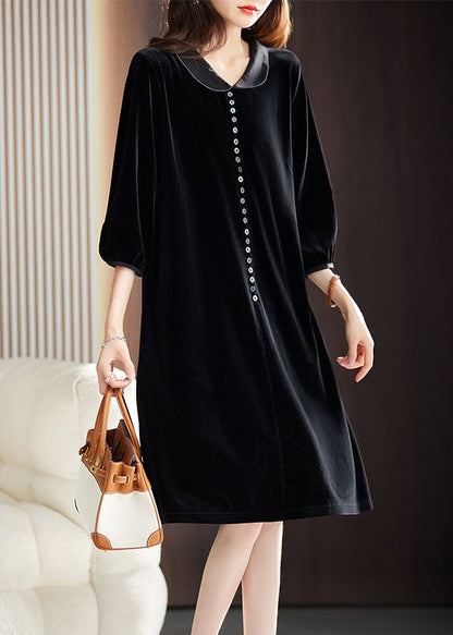 Well Tailored Dress with a Graceful Silhouette