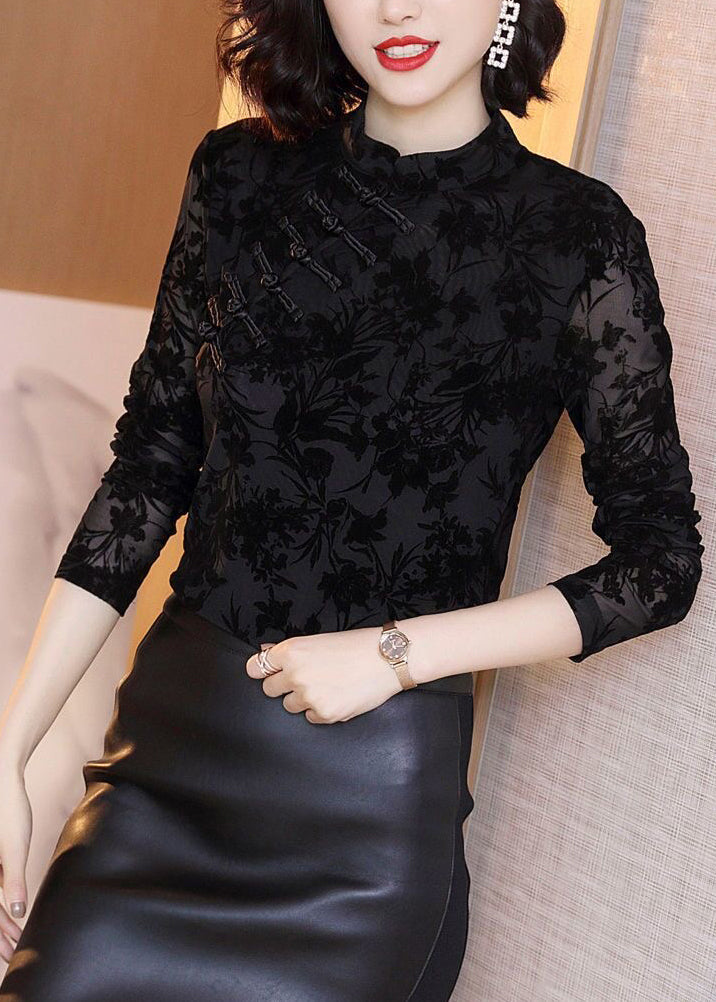 Effortlessly Elegant Top with a Timeless Design