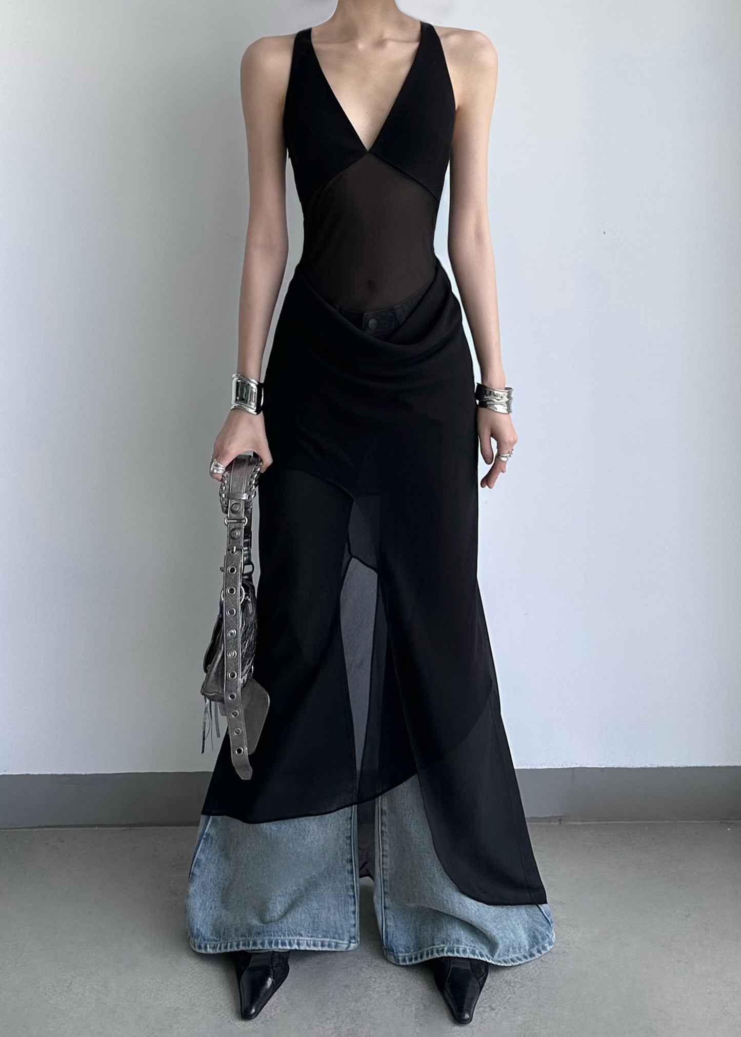 Beautifully Finished Dress in a Timeless Design