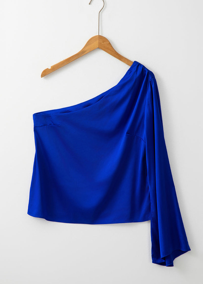 Well Tailored Top with a Graceful Silhouette