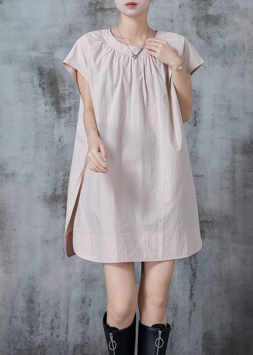 Effortlessly Elegant Dress with a Timeless Design