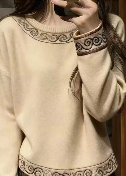 Well Tailored Sweater with a Graceful Silhouette