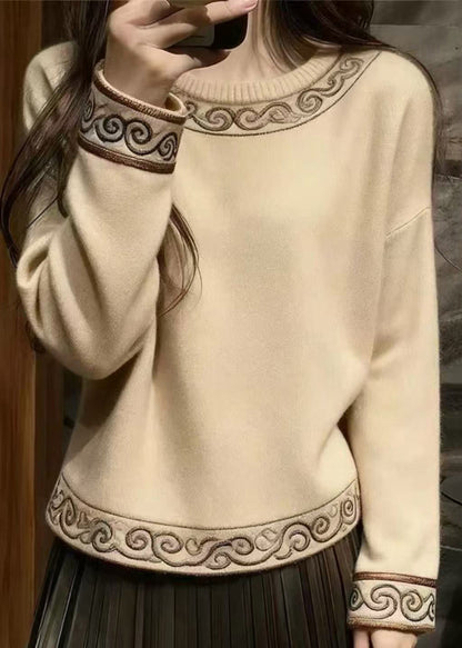 Well Tailored Sweater with a Graceful Silhouette