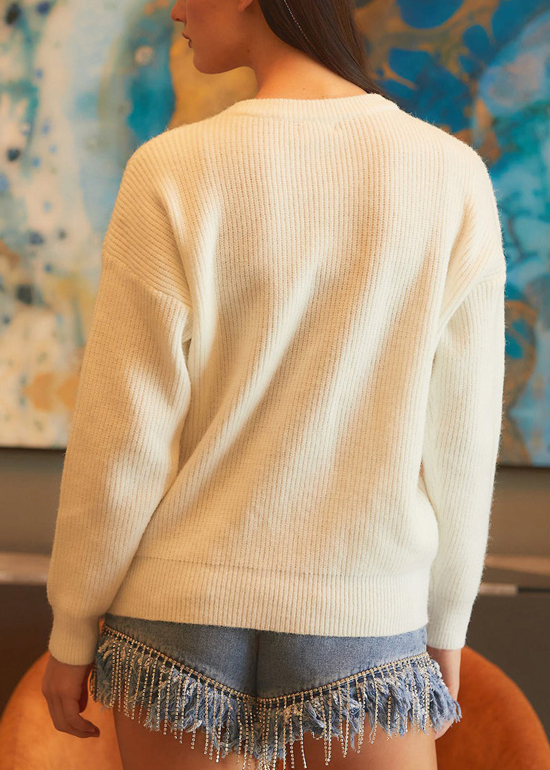 Effortlessly Elegant Sweater with a Timeless Design