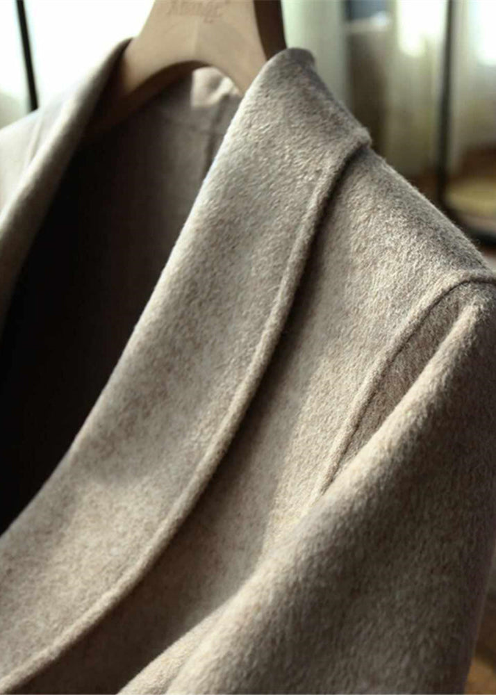 Well Tailored Coat with a Graceful Silhouette