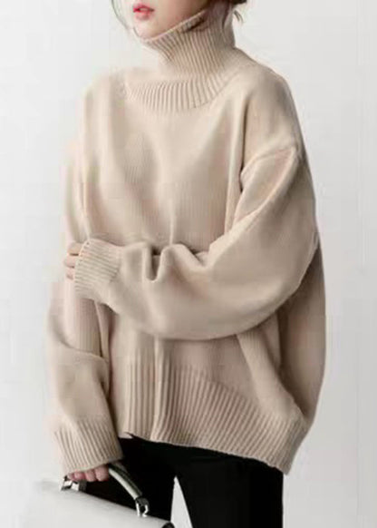 Well Tailored Sweater with a Graceful Silhouette