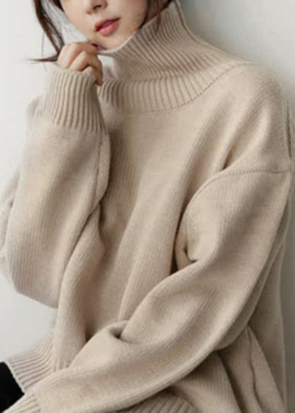 Well Tailored Sweater with a Graceful Silhouette