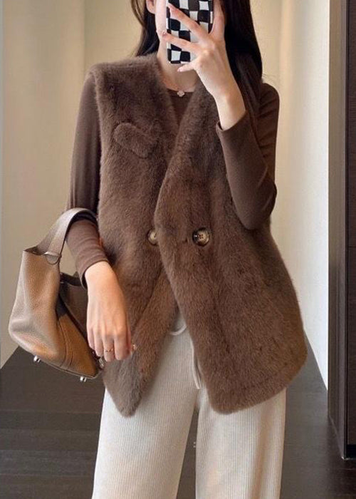 Beautifully Finished Coat in a Timeless Design