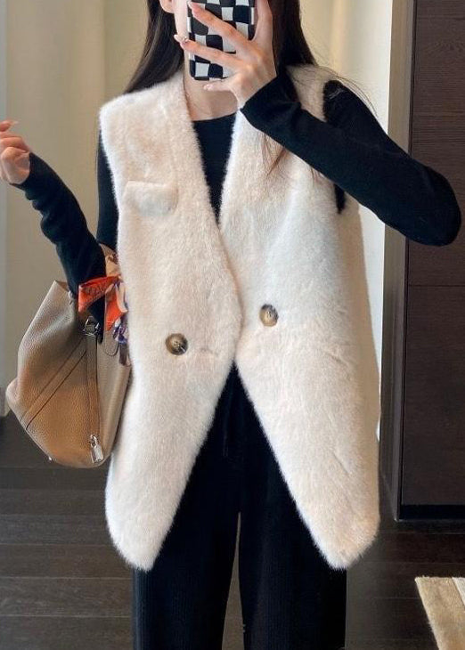 Beautifully Finished Coat in a Timeless Design