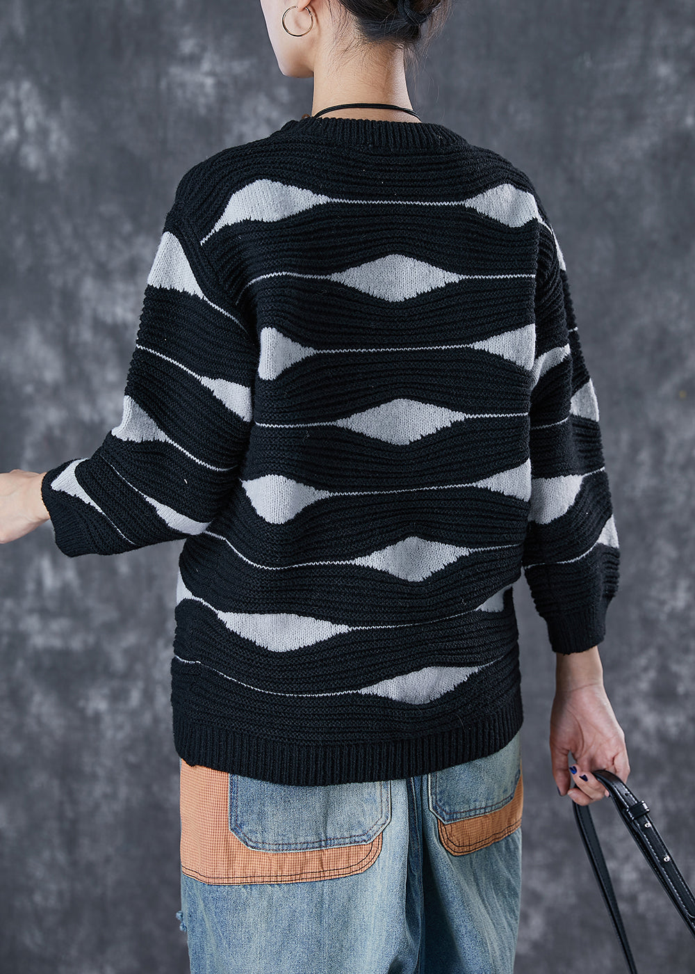 Effortlessly Elegant Sweater with a Timeless Design