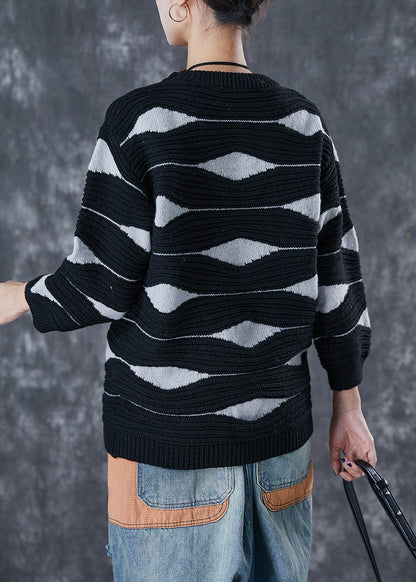 Effortlessly Elegant Sweater with a Timeless Design