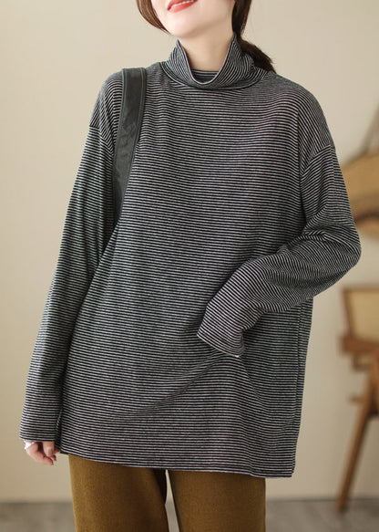 Well Tailored Top with a Graceful Silhouette