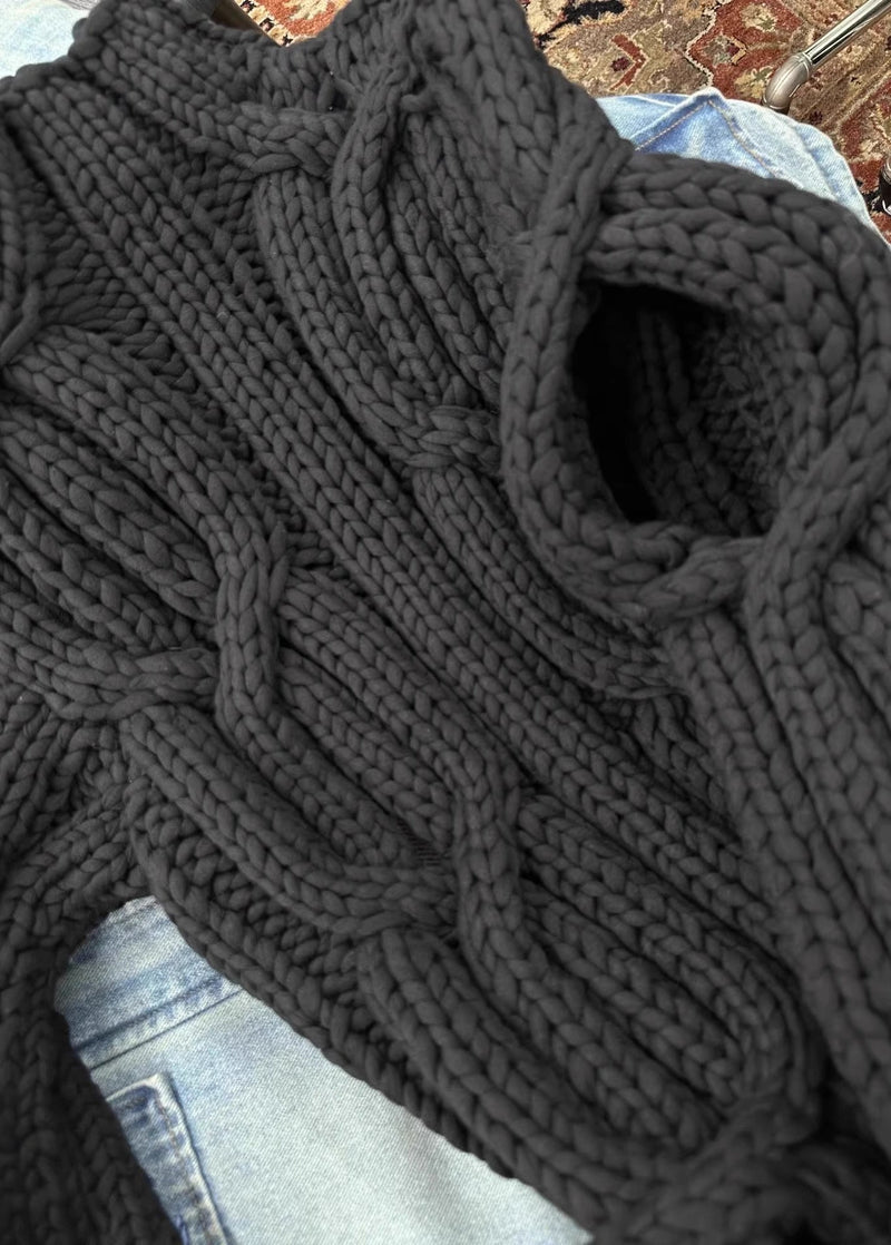 Well Tailored Sweater with a Graceful Silhouette