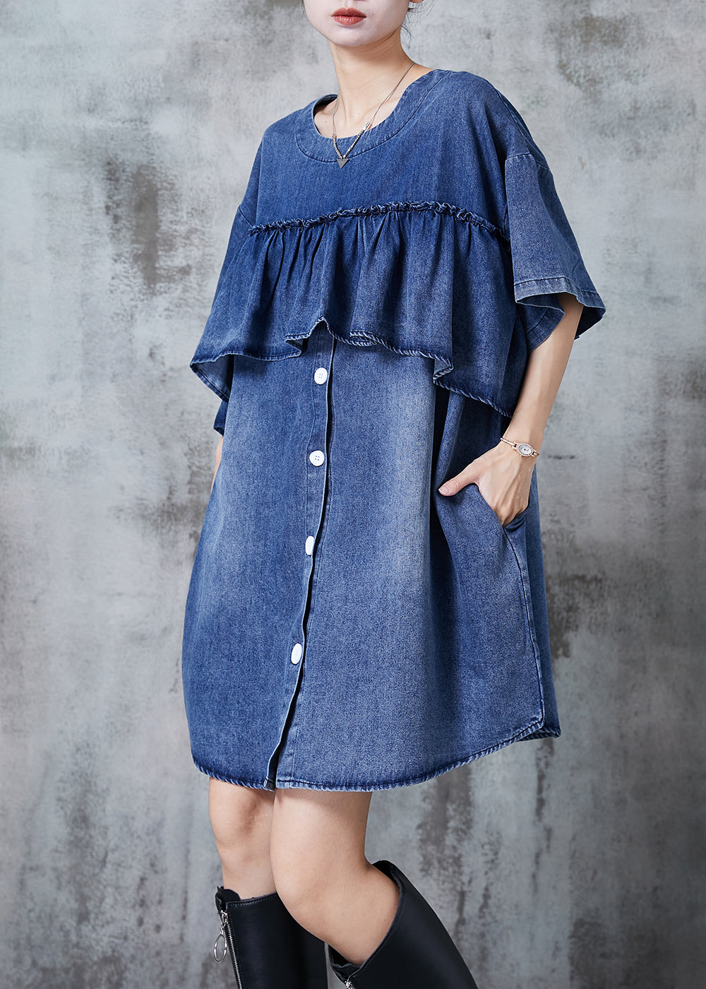 Beautifully Finished Dress in a Timeless Design