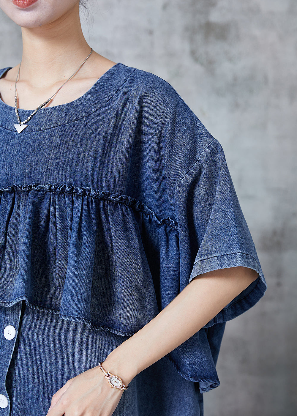 Beautifully Finished Dress in a Timeless Design