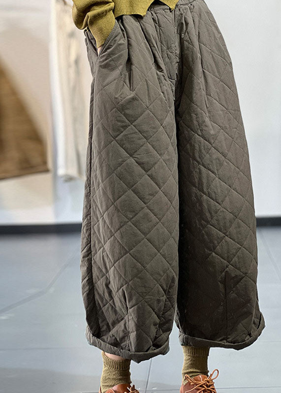 Effortlessly Elegant Pants with a Timeless Design
