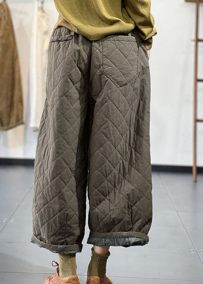 Effortlessly Elegant Pants with a Timeless Design