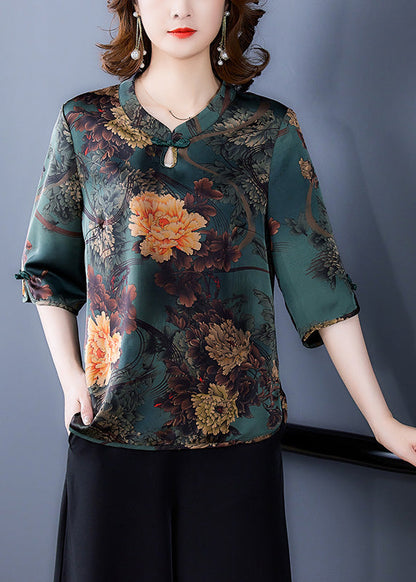Effortlessly Elegant Top with a Timeless Design