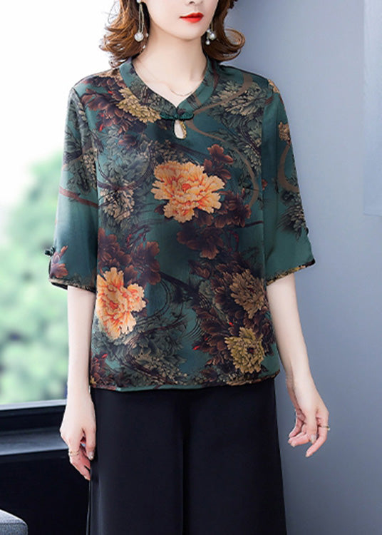 Effortlessly Elegant Top with a Timeless Design