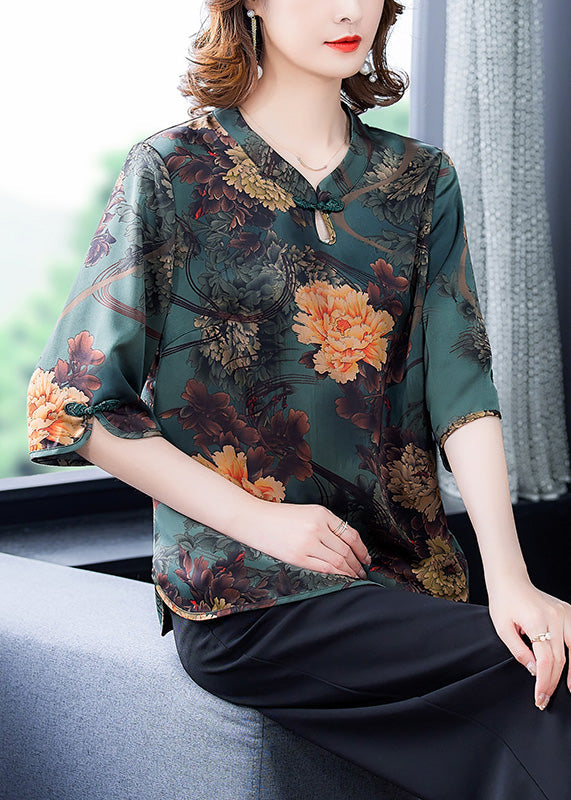 Effortlessly Elegant Top with a Timeless Design