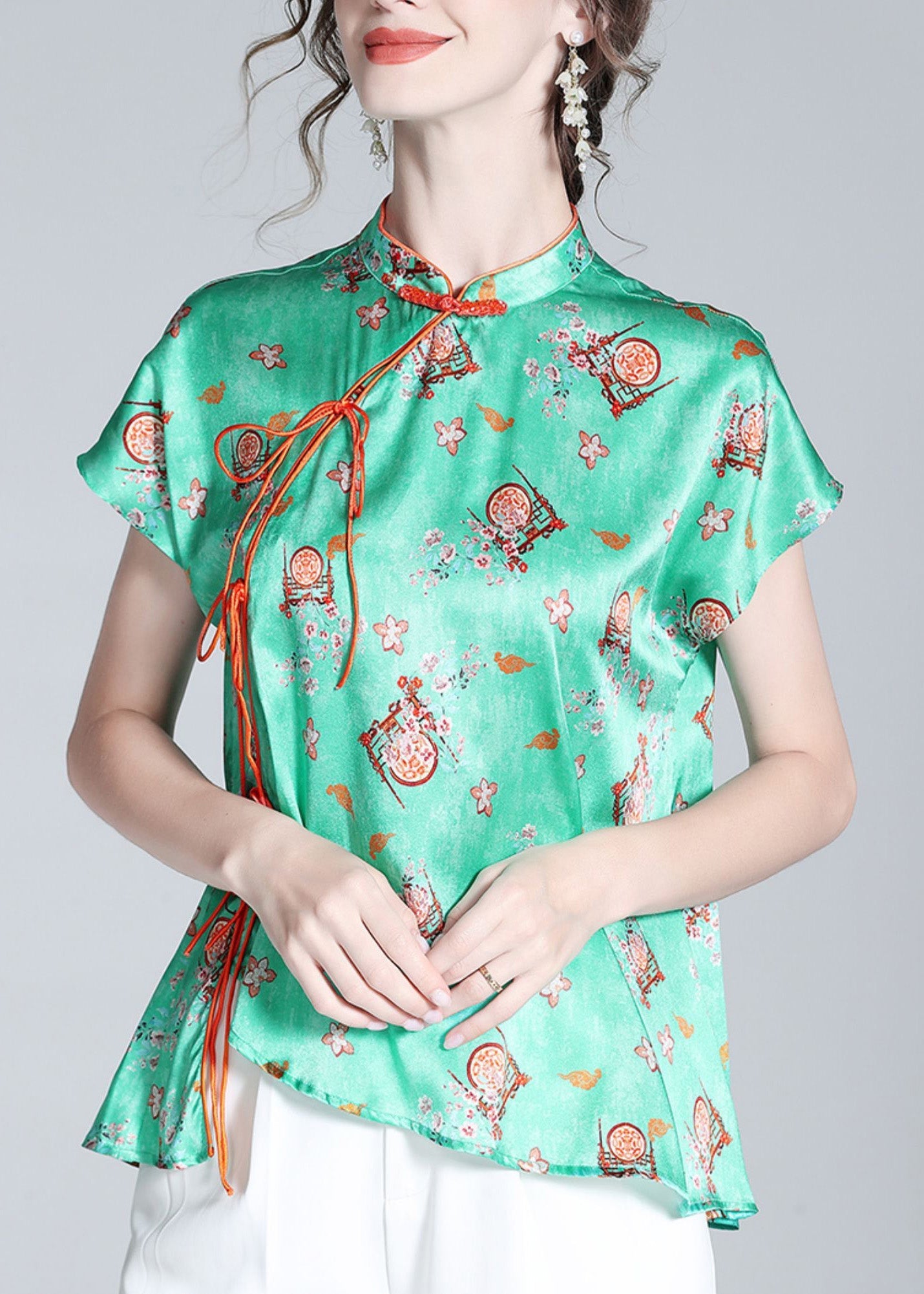 Effortlessly Elegant Top with a Timeless Design