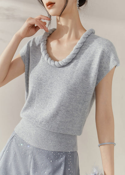 Effortlessly Elegant Sweater with a Timeless Design