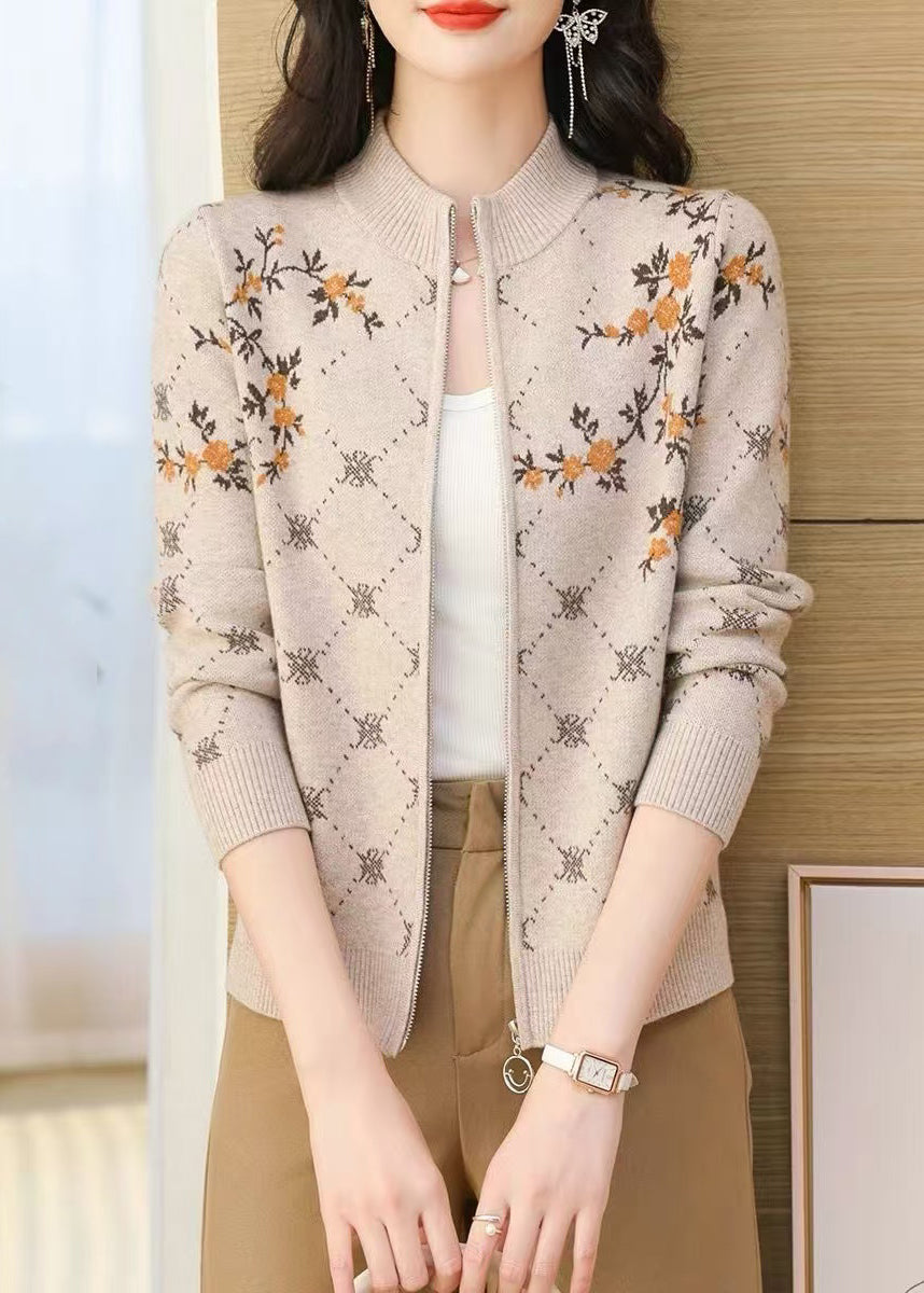 Well Tailored Cardigan with a Graceful Silhouette