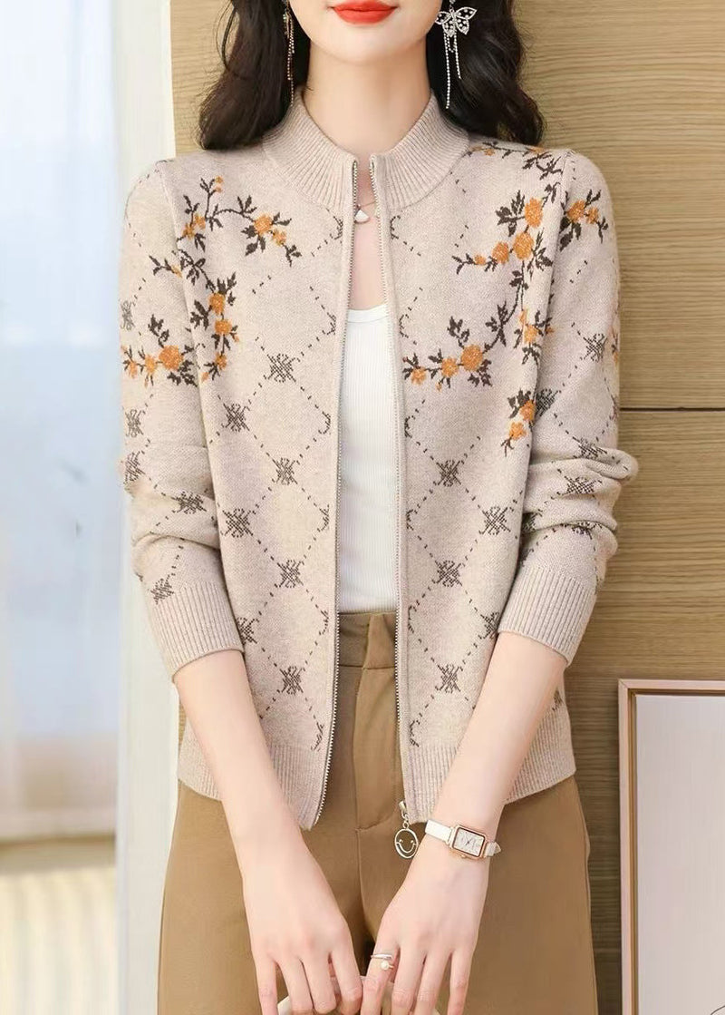 Well Tailored Cardigan with a Graceful Silhouette