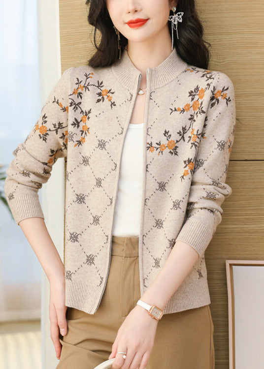 Well Tailored Cardigan with a Graceful Silhouette