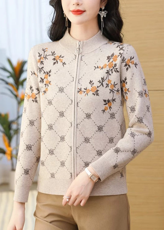 Well Tailored Cardigan with a Graceful Silhouette