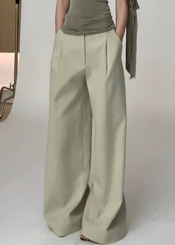 Effortlessly Elegant Pants with a Timeless Design